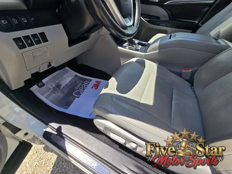 2018 Toyota Highlander Limited AWD photo 23