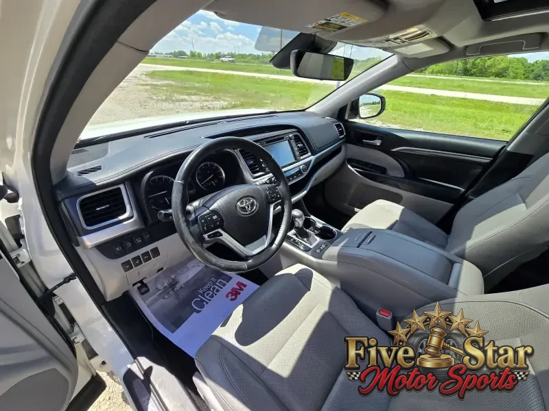 2018 Toyota Highlander Limited AWD photo 25