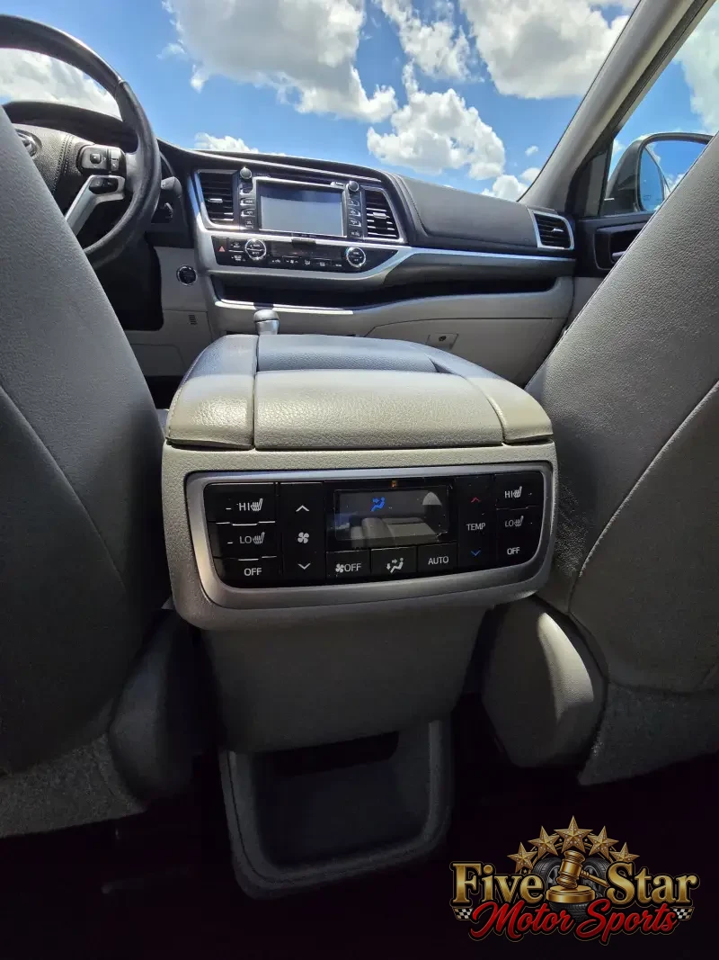 2018 Toyota Highlander Limited AWD photo 12