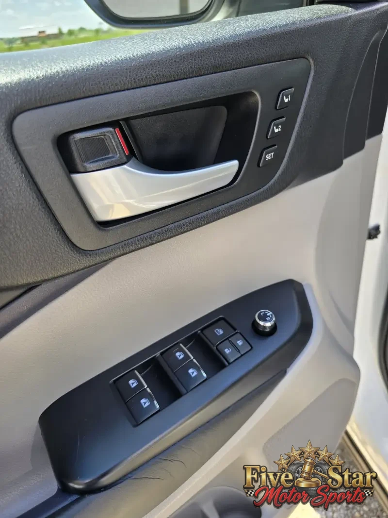 2018 Toyota Highlander Limited AWD photo 22