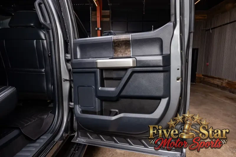 2022 Ford F250 Lariat photo 16