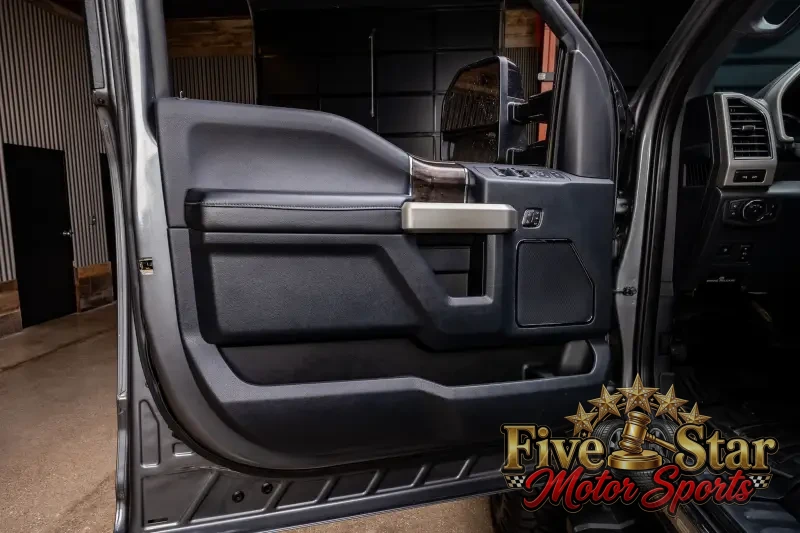 2022 Ford F250 Lariat photo 33