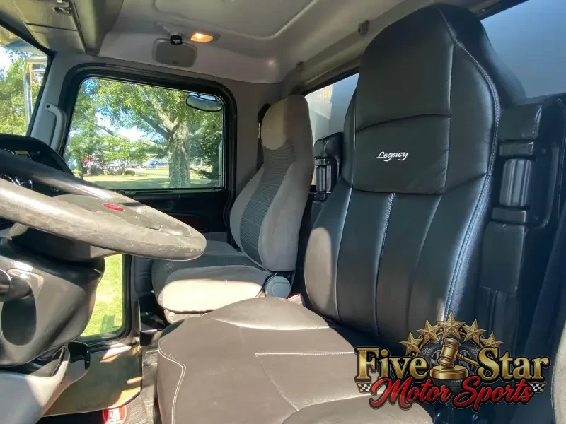 2014 Peterbilt 367 Dump Truck photo 9