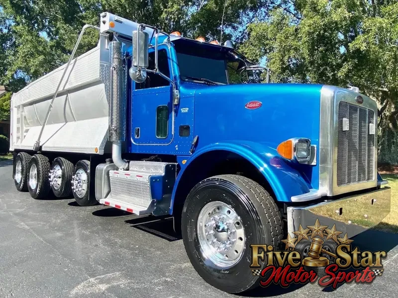 2014 Peterbilt 367 Dump Truck photo 2