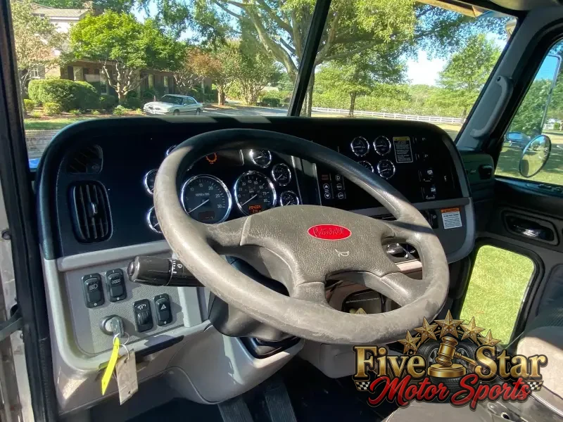 2014 Peterbilt 367 Dump Truck photo 10