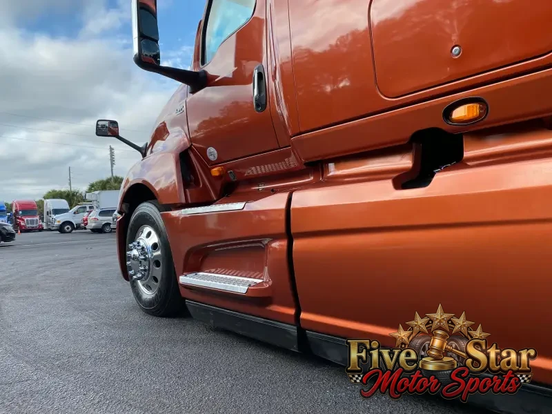2018 International LT photo 8