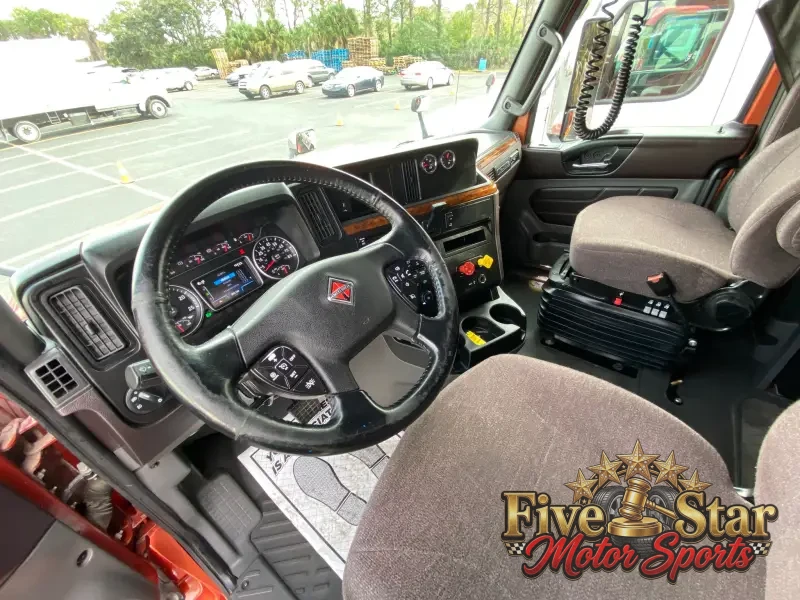 2018 International LT photo 20