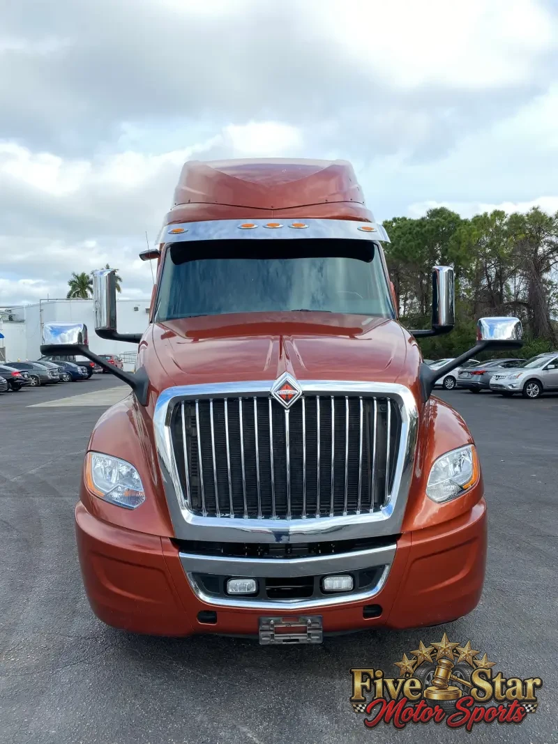 2018 International LT photo 39