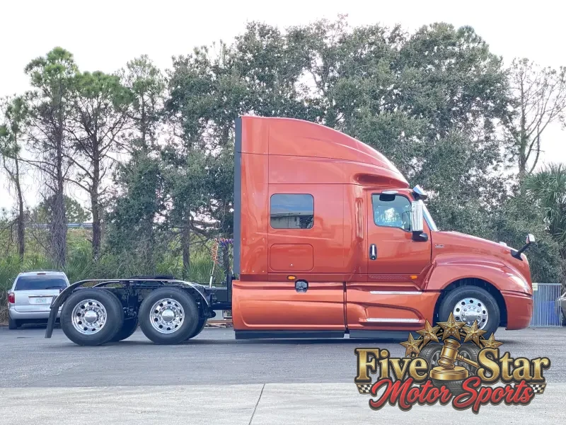 2018 International LT photo 5