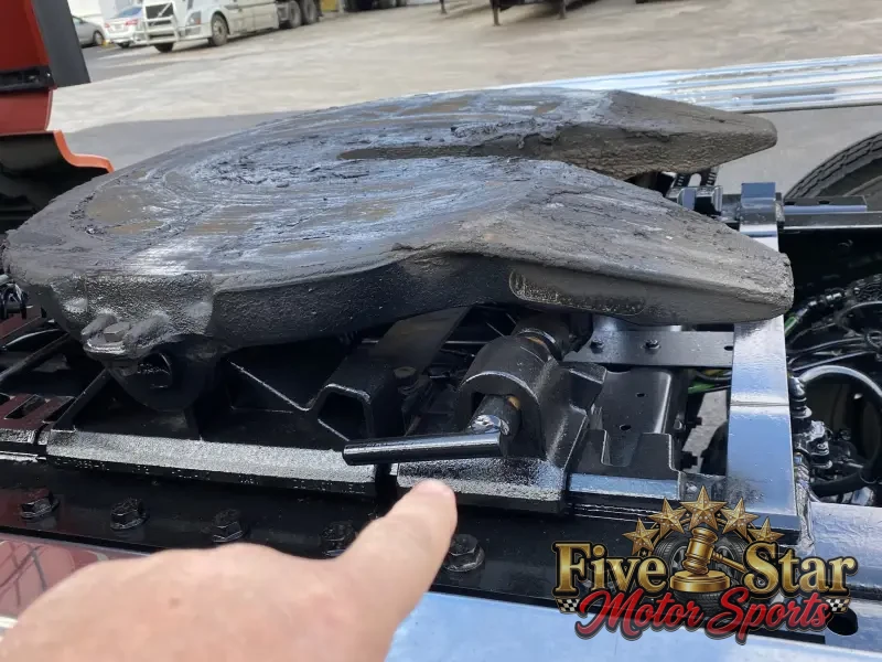 2018 International LT photo 15