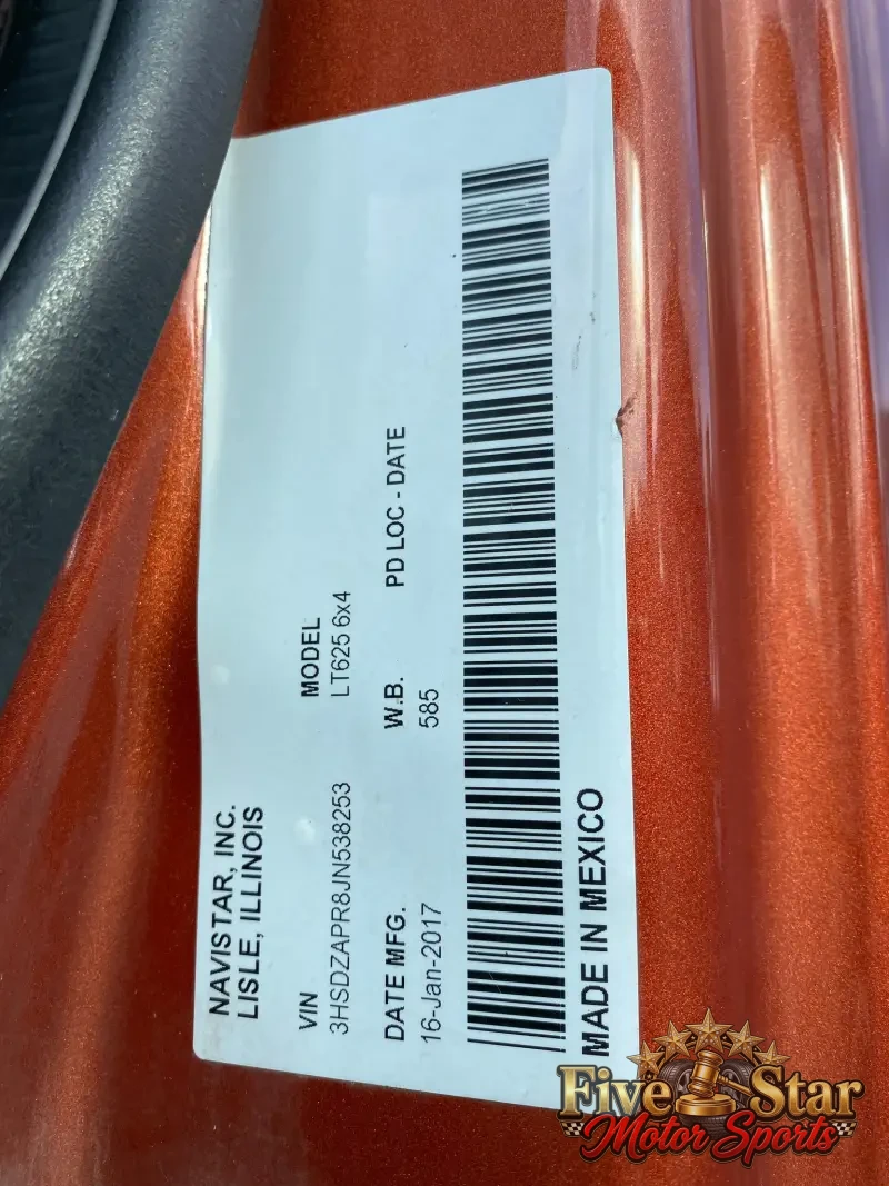 2018 International LT photo 4
