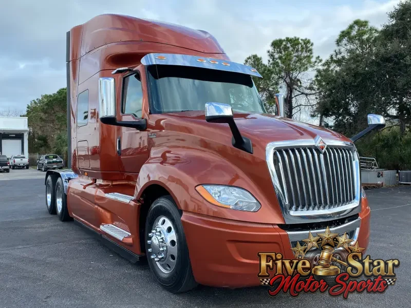 2018 International LT photo 7