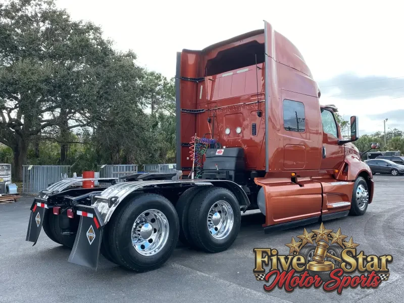 2018 International LT photo 11