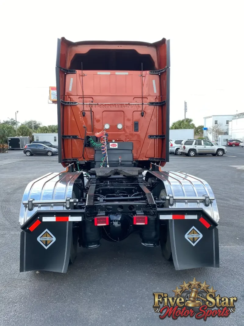 2018 International LT photo 37