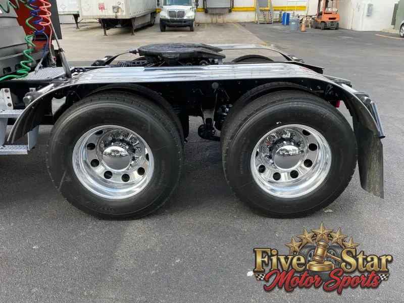 2018 International LT photo 10