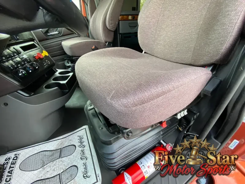2018 International LT photo 21