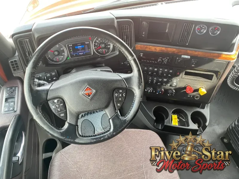 2018 International LT photo 31