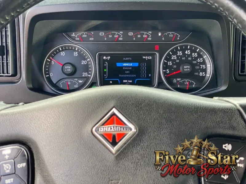 2018 International LT photo 43