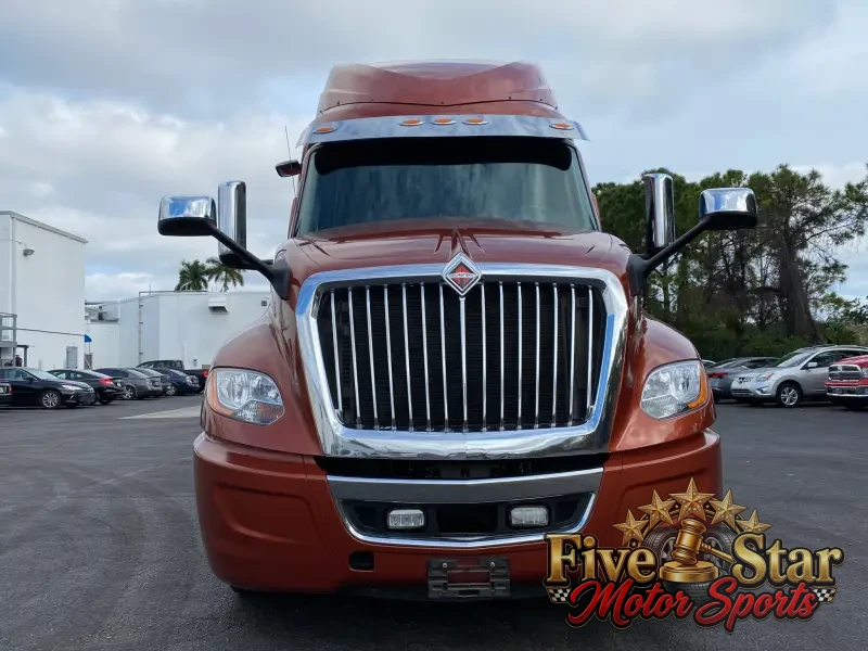 2018 International LT photo 12