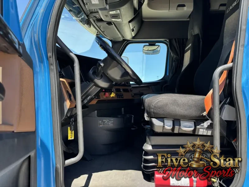 2020 Freightliner Cascadia 126 photo 17