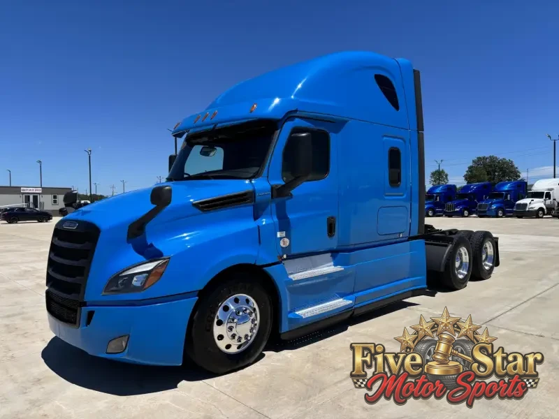 2020 Freightliner Cascadia 126 photo 1