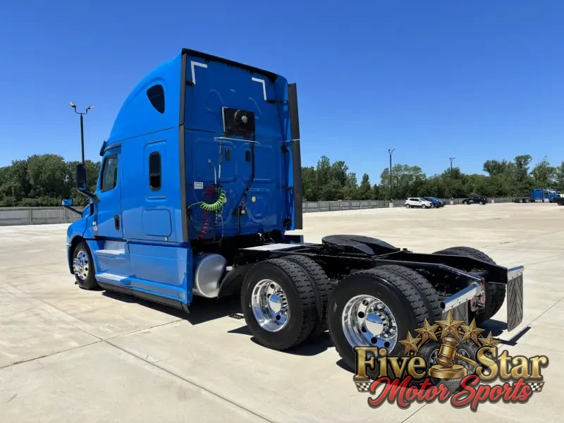 2020 Freightliner Cascadia 126 photo 24