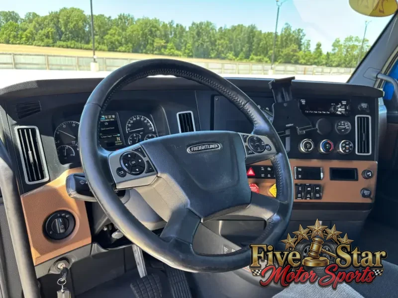 2020 Freightliner Cascadia 126 photo 12