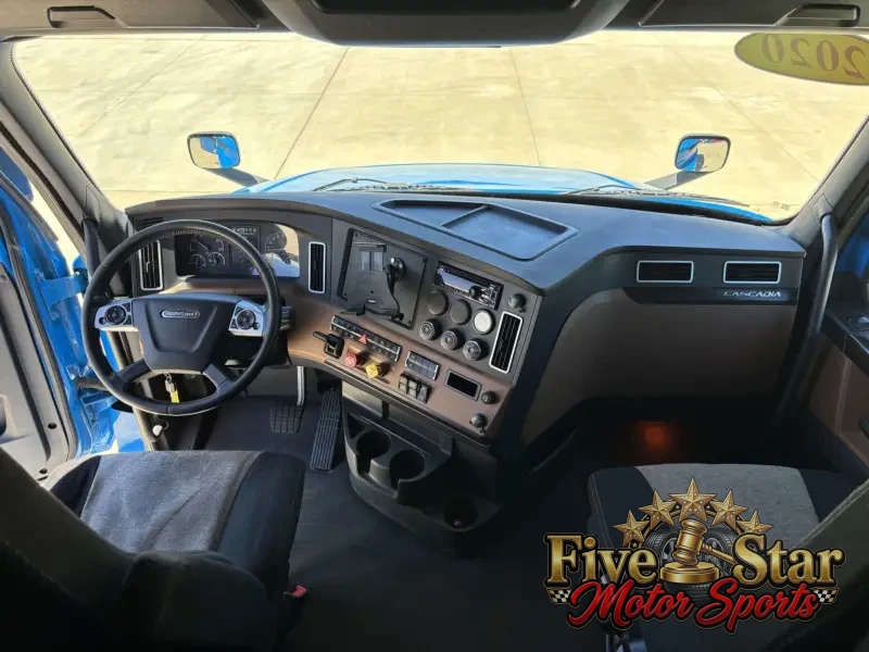 2020 Freightliner Cascadia 126 photo 11