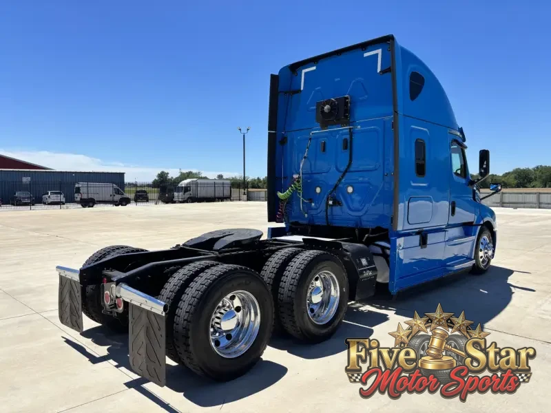 2020 Freightliner Cascadia 126 photo 23