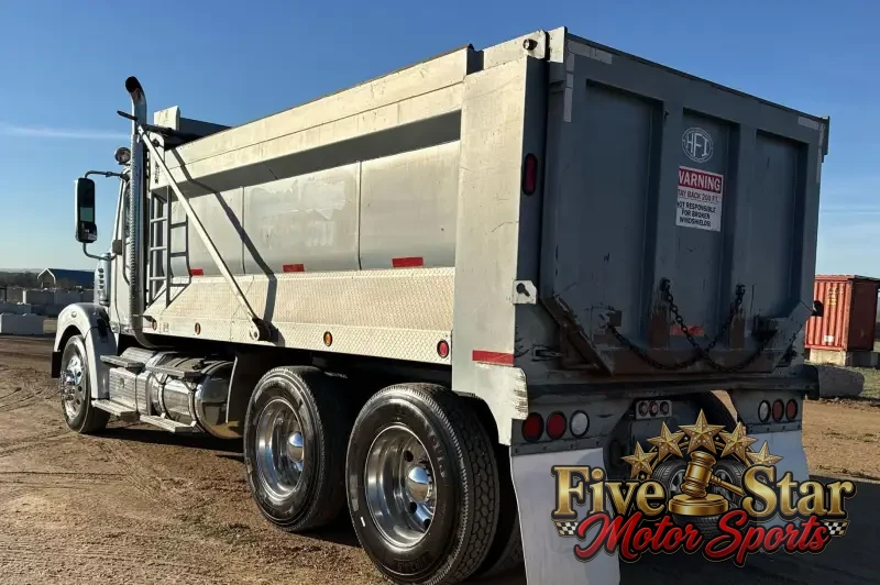 2013 Freightliner Coronado Dump Truck photo 7