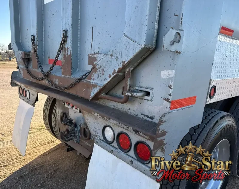 2013 Freightliner Coronado Dump Truck photo 18