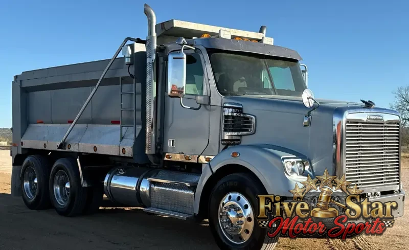 2013 Freightliner Coronado Dump Truck photo 3