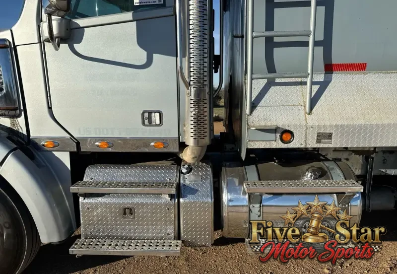 2013 Freightliner Coronado Dump Truck photo 9