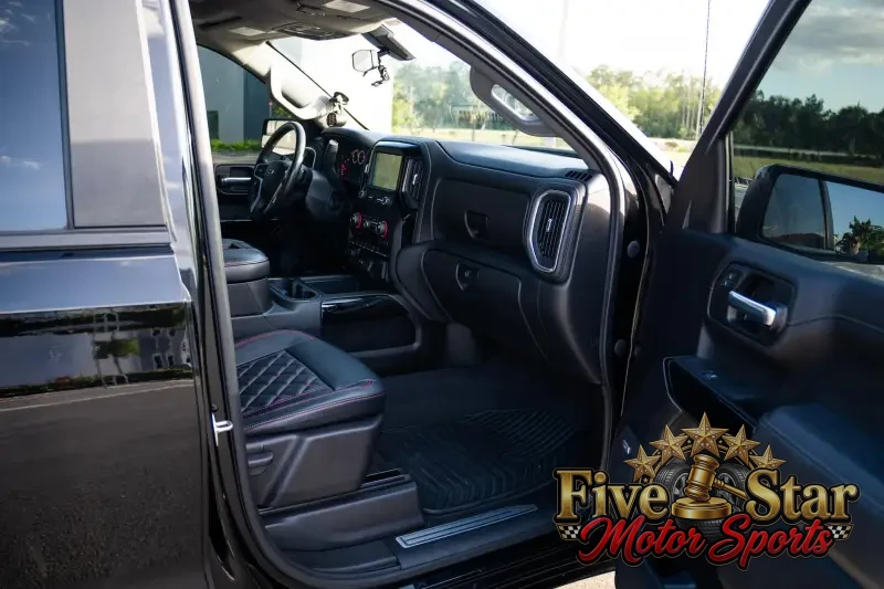 2022 Chevrolet Silverado 1500 RST photo 12