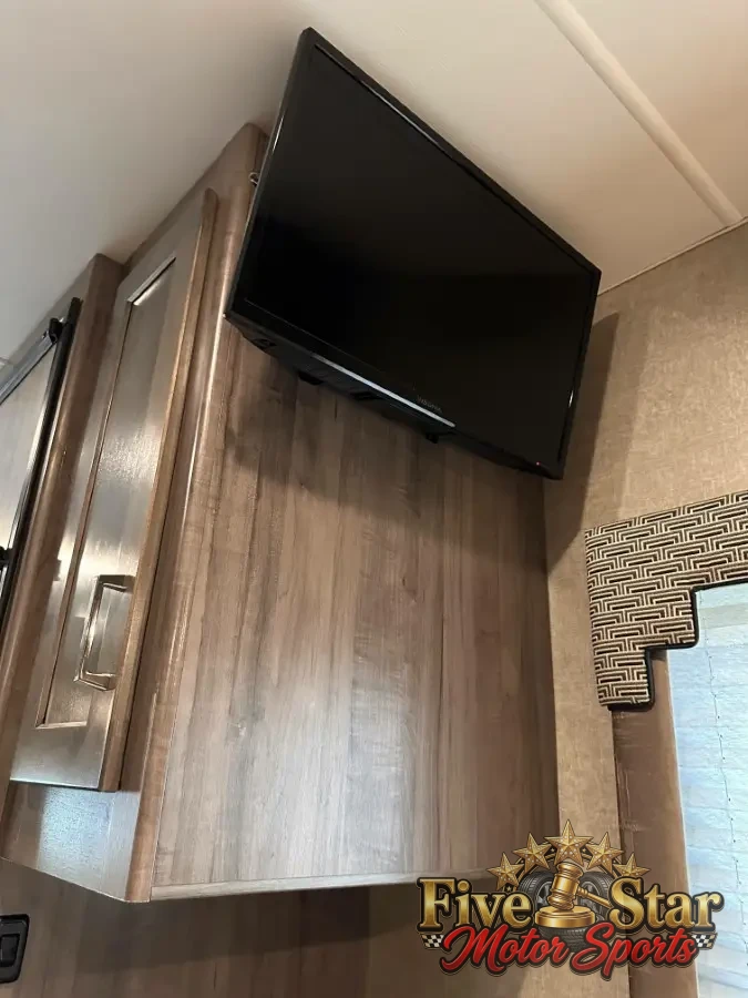 2018 Winnebago Spirit 25B photo 4
