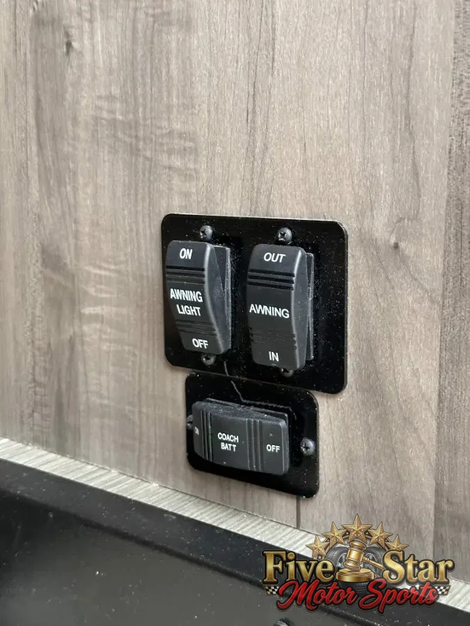 2018 Winnebago Spirit 25B photo 16
