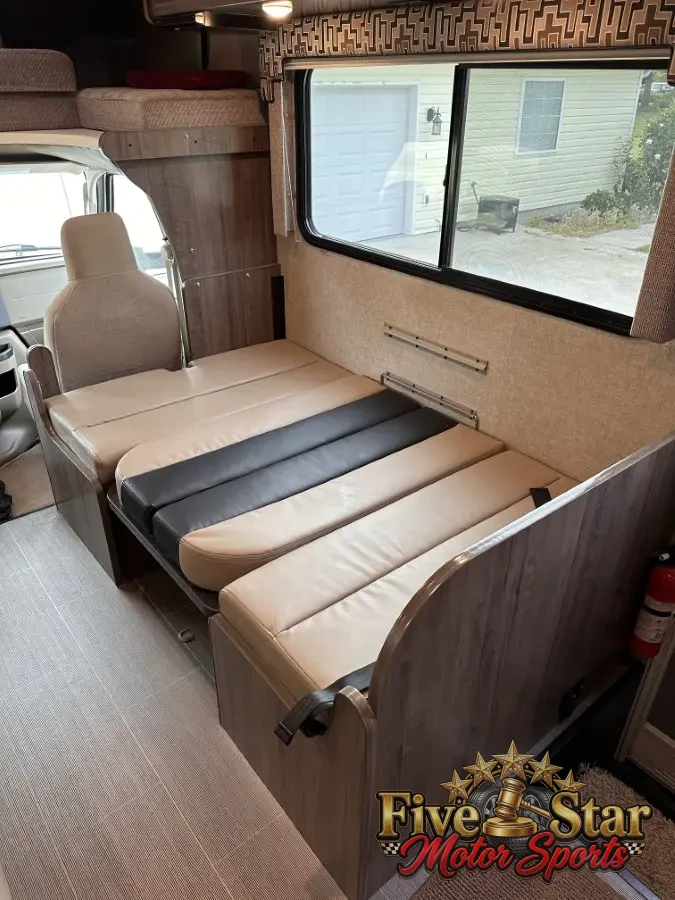 2018 Winnebago Spirit 25B photo 6