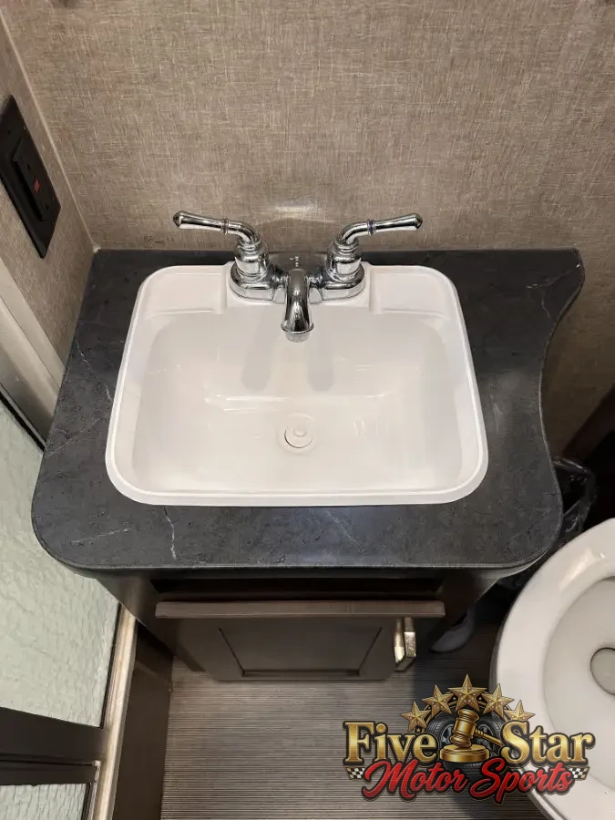 2018 Winnebago Spirit 25B photo 19