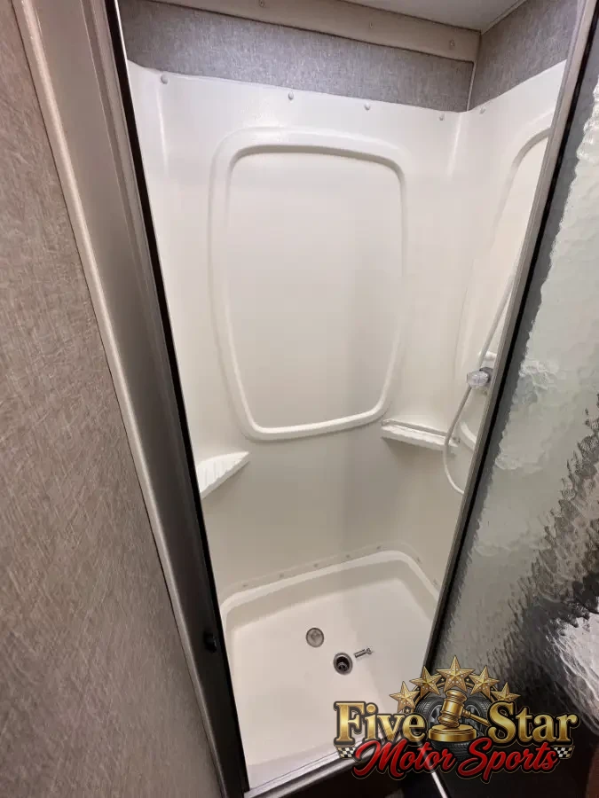 2018 Winnebago Spirit 25B photo 12