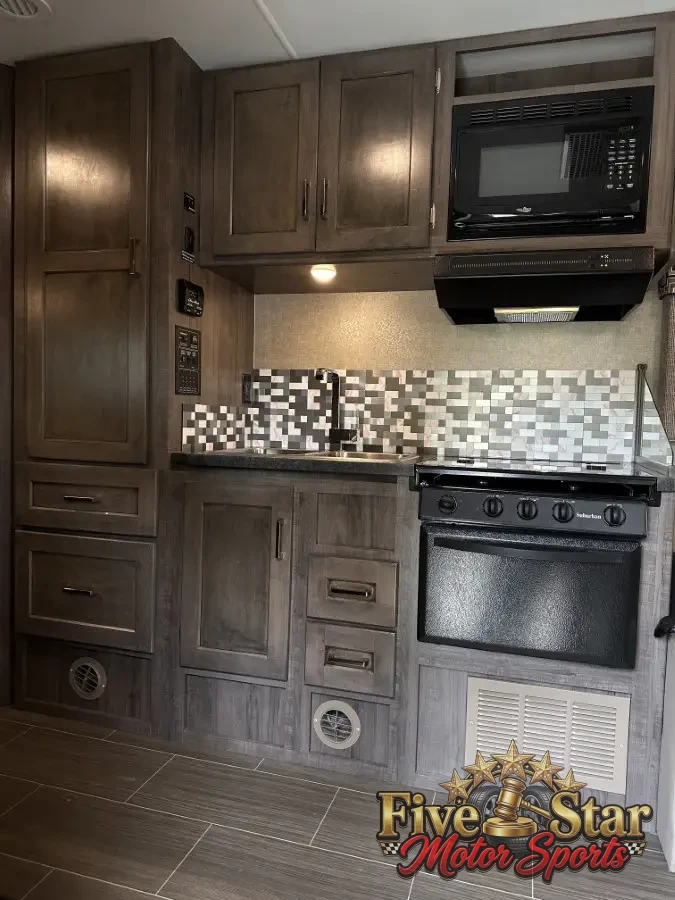 2018 Winnebago Spirit 25B photo 8