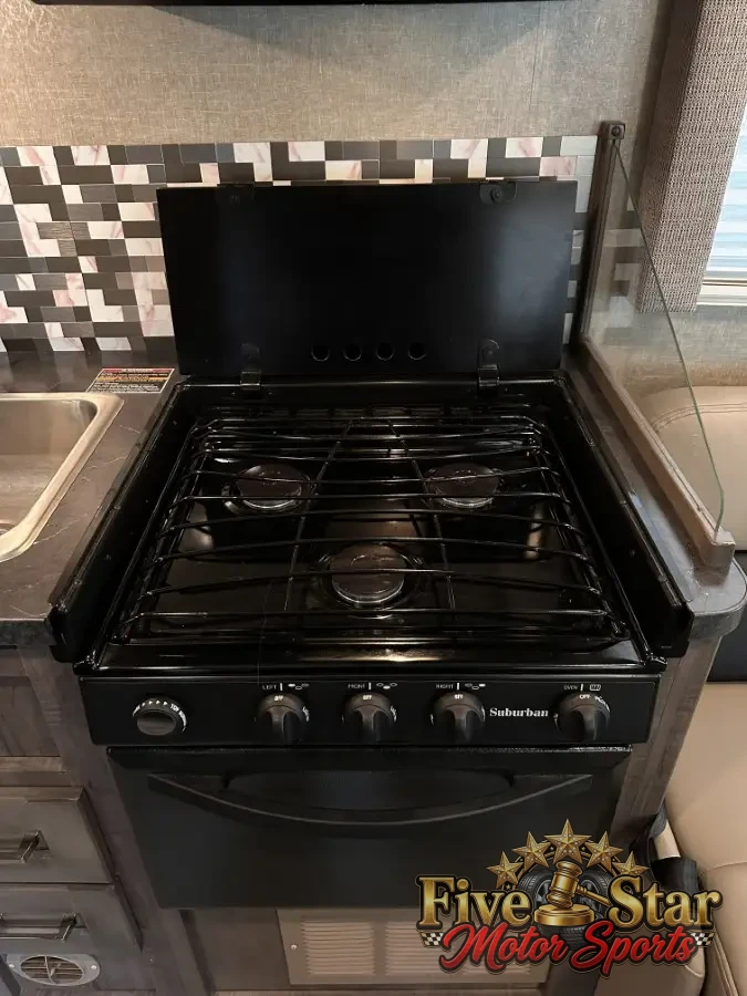 2018 Winnebago Spirit 25B photo 10