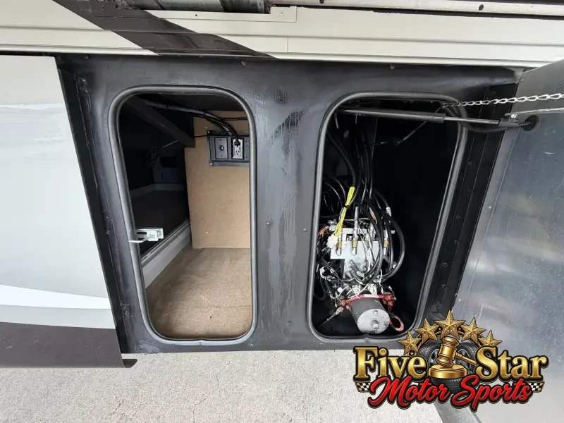 2018 Tiffin Phaeton 40IH photo 50