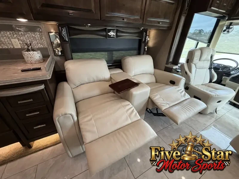 2018 Tiffin Phaeton 40IH photo 22