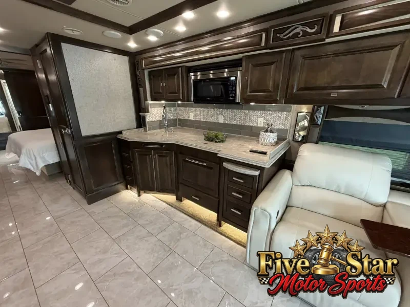 2018 Tiffin Phaeton 40IH photo 34