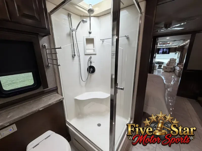 2018 Tiffin Phaeton 40IH photo 9