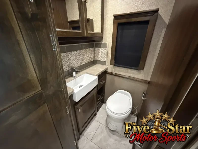 2018 Tiffin Phaeton 40IH photo 21