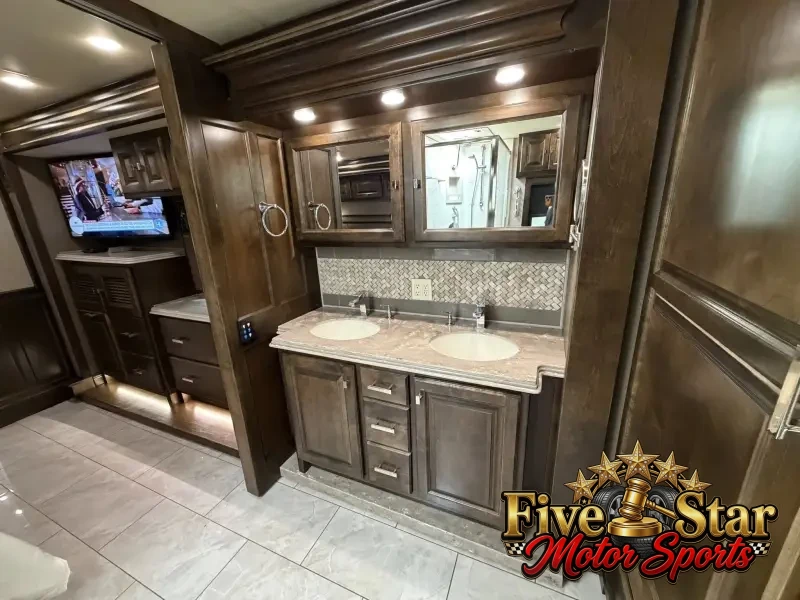 2018 Tiffin Phaeton 40IH photo 8