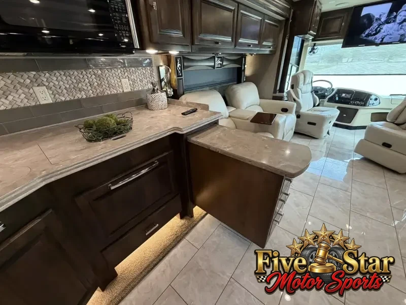 2018 Tiffin Phaeton 40IH photo 29