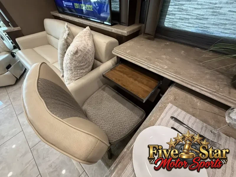 2018 Tiffin Phaeton 40IH photo 20