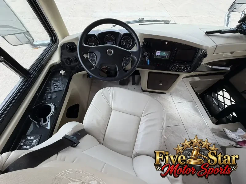 2018 Tiffin Phaeton 40IH photo 3